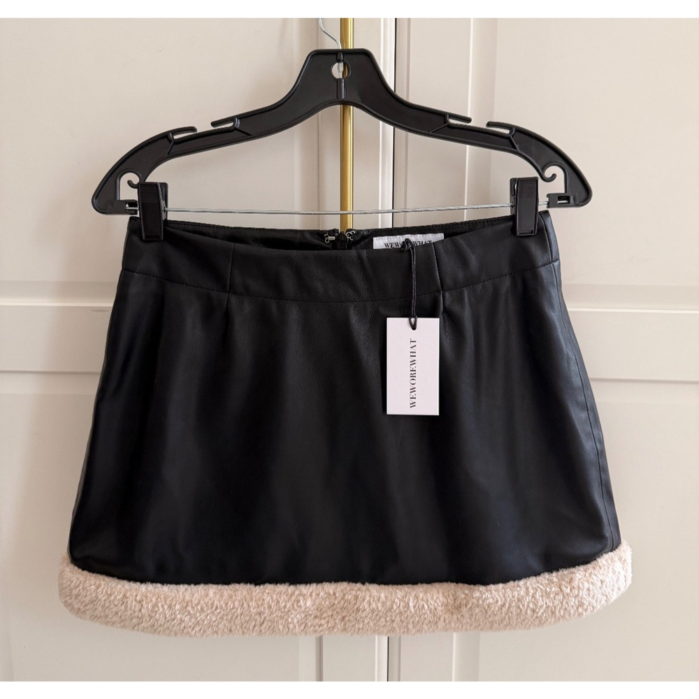 BNWT - WEWOREWHAT FAUX BLACK LEATHER & FUR MINI SKIRT - Size: US 0